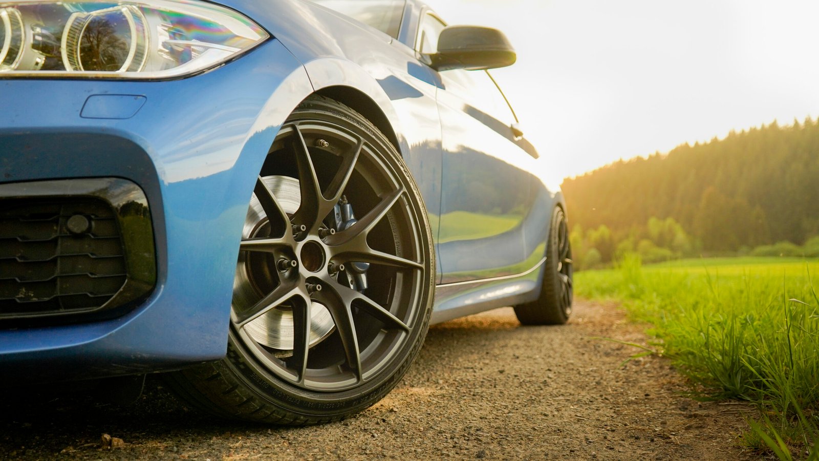 coche deportivo azul drivemedia blog